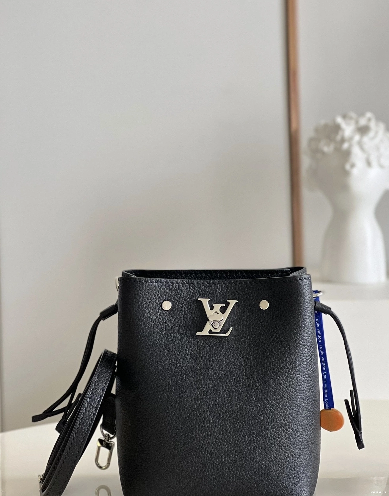 WIS LOCKME VUITTON NANO LOUIS BUCKET 1103